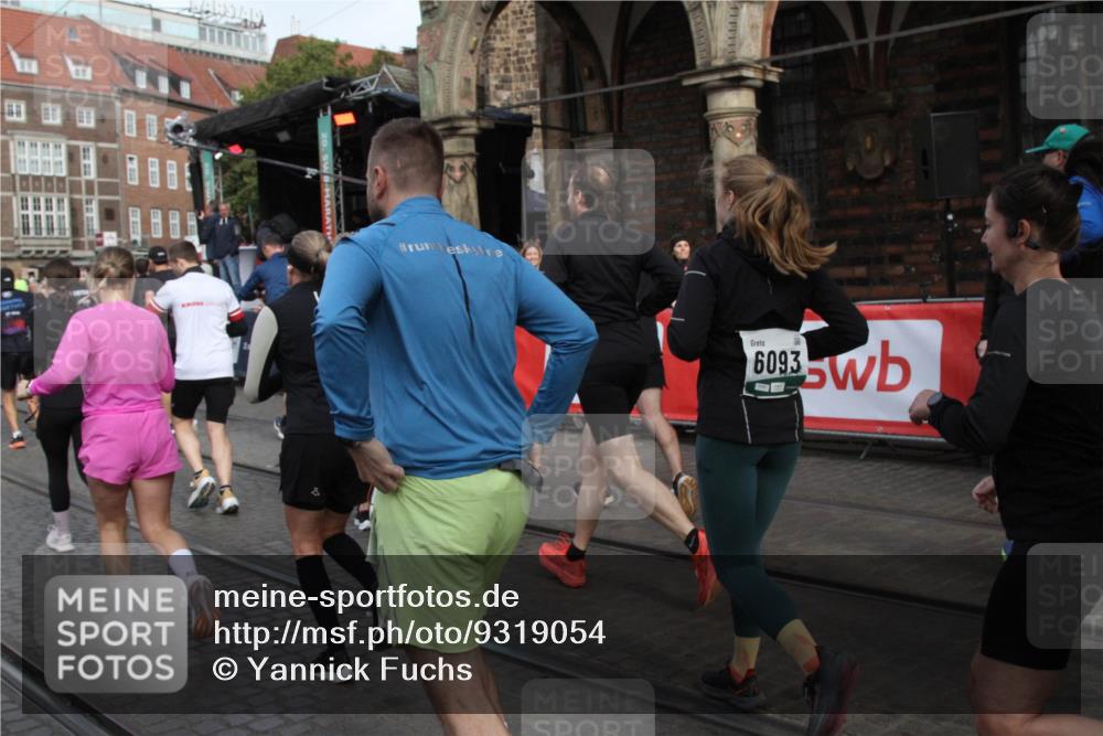 05.10.2025 - 20. swb-Marathon Bremen Yannick Fuchs http://msf.ph/oto/9319054 05.10.2025 11:33:44 Ziel  meine-sportfotos.de