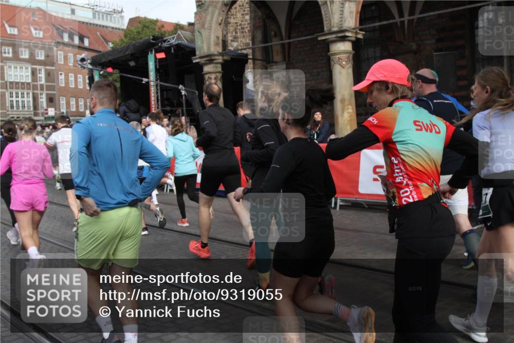 05.10.2025 - 20. swb-Marathon Bremen Yannick Fuchs http://msf.ph/oto/9319055 05.10.2025 11:33:44 Ziel  meine-sportfotos.de