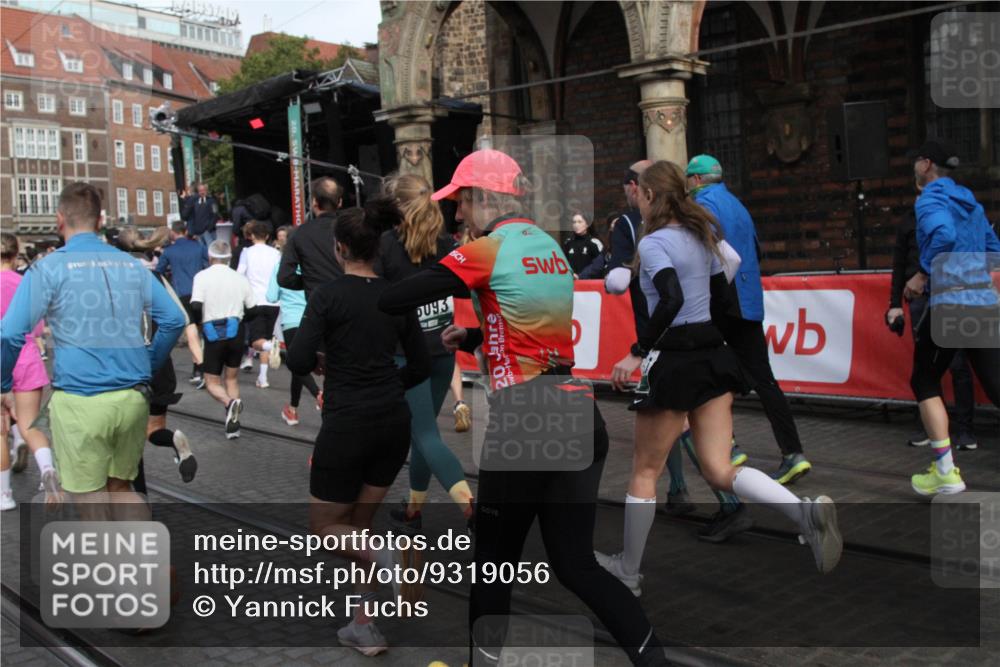 05.10.2025 - 20. swb-Marathon Bremen Yannick Fuchs http://msf.ph/oto/9319056 05.10.2025 11:33:44 Ziel  meine-sportfotos.de