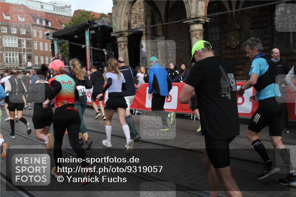 05.10.2025 - 20. swb-Marathon Bremen Yannick Fuchs http://msf.ph/oto/9319057 05.10.2025 11:33:45 Ziel  meine-sportfotos.de