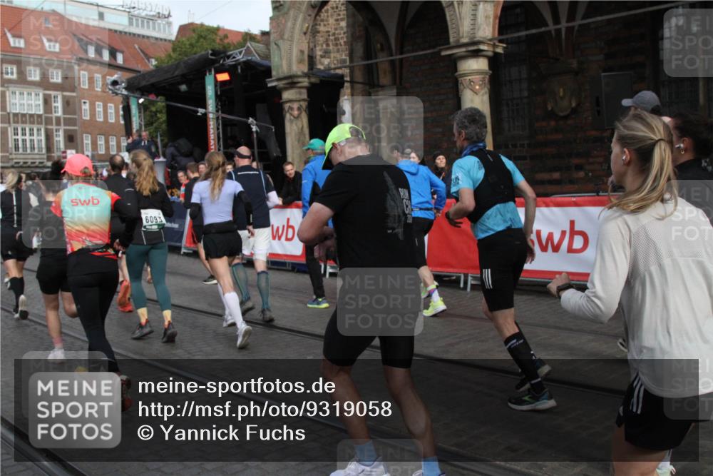 05.10.2025 - 20. swb-Marathon Bremen Yannick Fuchs http://msf.ph/oto/9319058 05.10.2025 11:33:45 Ziel  meine-sportfotos.de