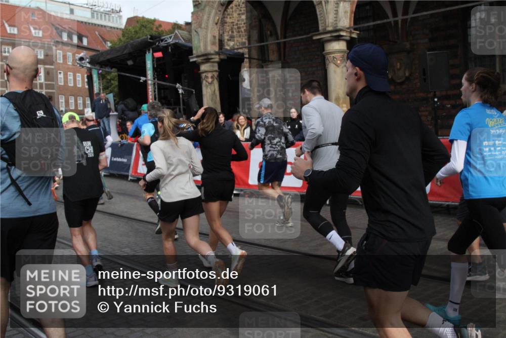 05.10.2025 - 20. swb-Marathon Bremen Yannick Fuchs http://msf.ph/oto/9319061 05.10.2025 11:33:46 Ziel  meine-sportfotos.de