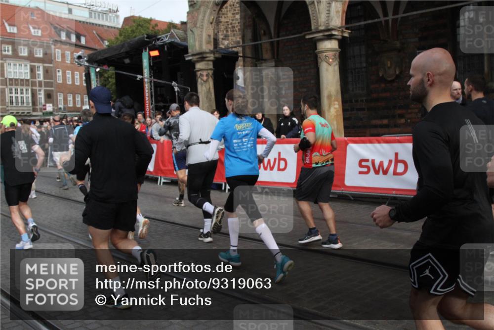 05.10.2025 - 20. swb-Marathon Bremen Yannick Fuchs http://msf.ph/oto/9319063 05.10.2025 11:33:47 Ziel  meine-sportfotos.de