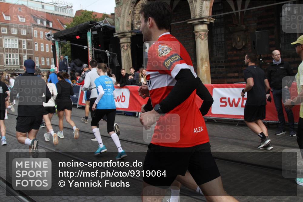 05.10.2025 - 20. swb-Marathon Bremen Yannick Fuchs http://msf.ph/oto/9319064 05.10.2025 11:33:47 Ziel  meine-sportfotos.de