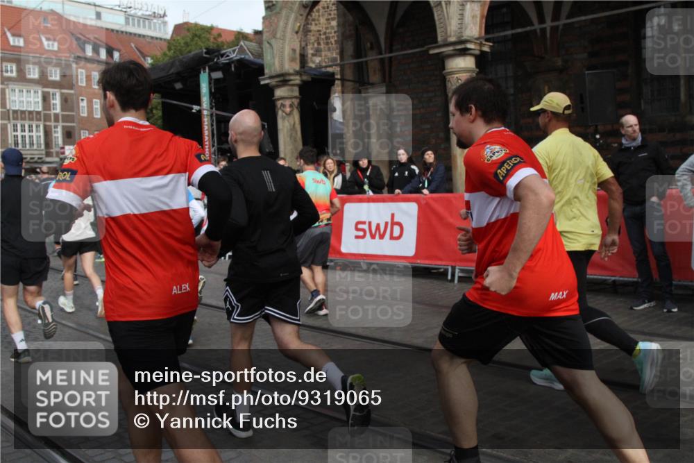 05.10.2025 - 20. swb-Marathon Bremen Yannick Fuchs http://msf.ph/oto/9319065 05.10.2025 11:33:48 Ziel  meine-sportfotos.de