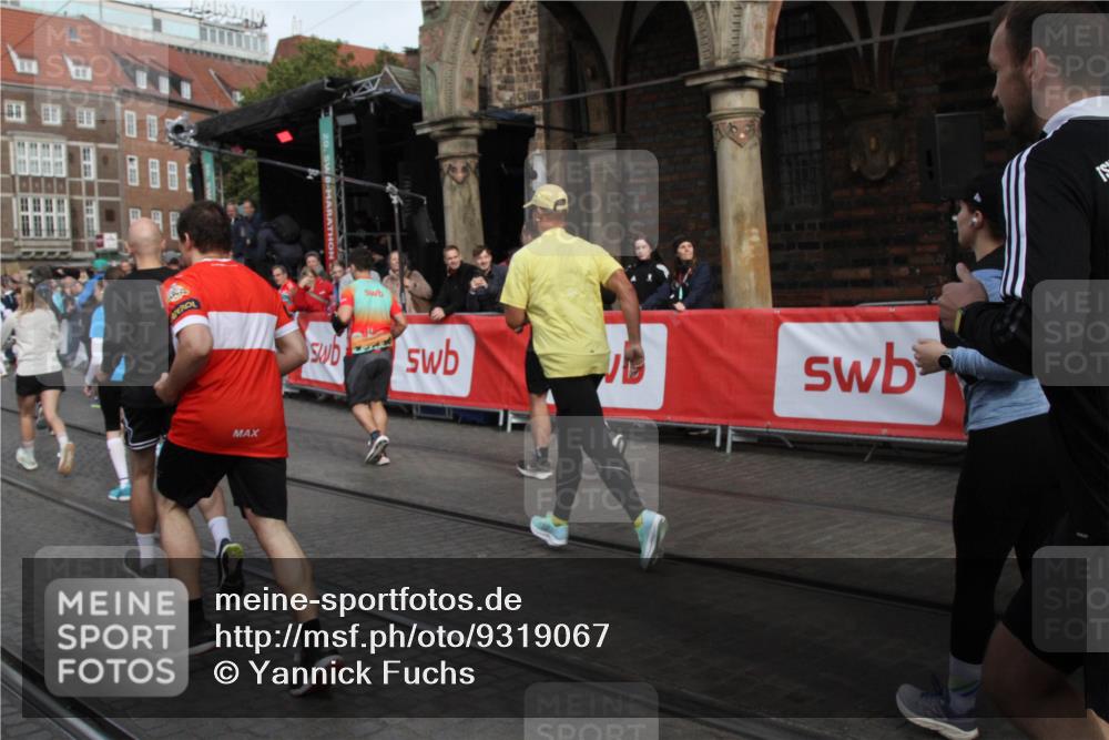 05.10.2025 - 20. swb-Marathon Bremen Yannick Fuchs http://msf.ph/oto/9319067 05.10.2025 11:33:48 Ziel  meine-sportfotos.de