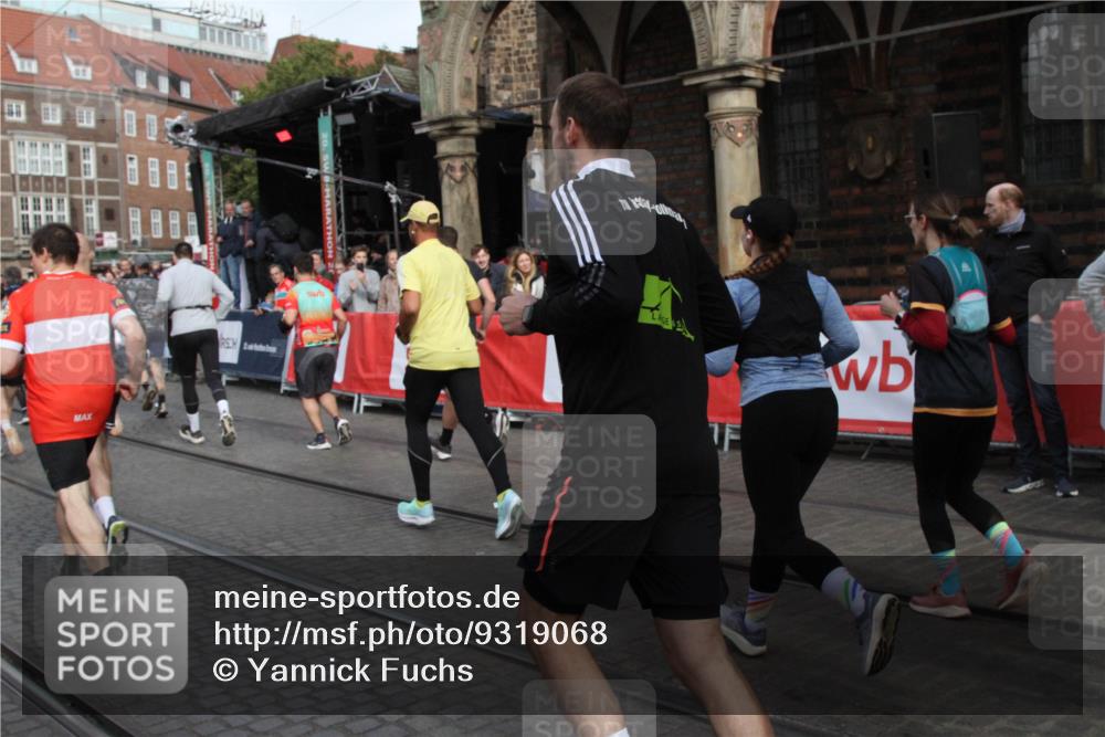 05.10.2025 - 20. swb-Marathon Bremen Yannick Fuchs http://msf.ph/oto/9319068 05.10.2025 11:33:49 Ziel  meine-sportfotos.de