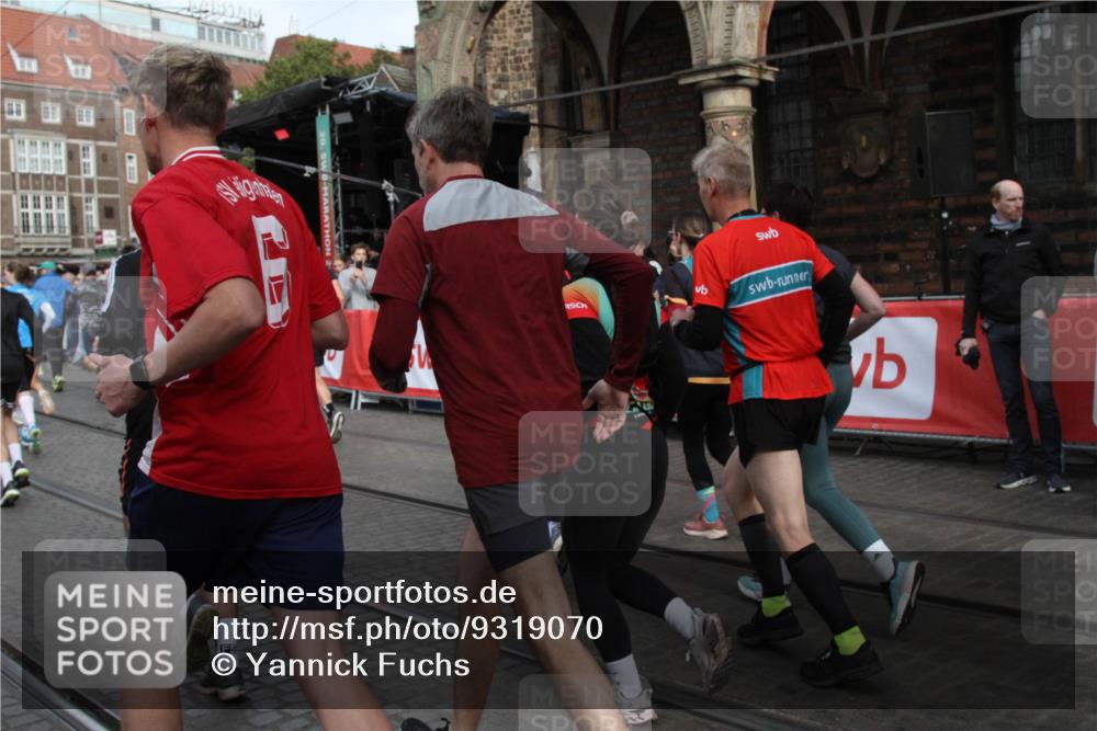 05.10.2025 - 20. swb-Marathon Bremen Yannick Fuchs http://msf.ph/oto/9319070 05.10.2025 11:33:49 Ziel  meine-sportfotos.de
