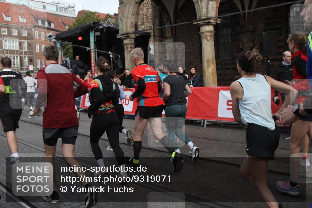 05.10.2025 - 20. swb-Marathon Bremen Yannick Fuchs http://msf.ph/oto/9319071 05.10.2025 11:33:50 Ziel  meine-sportfotos.de