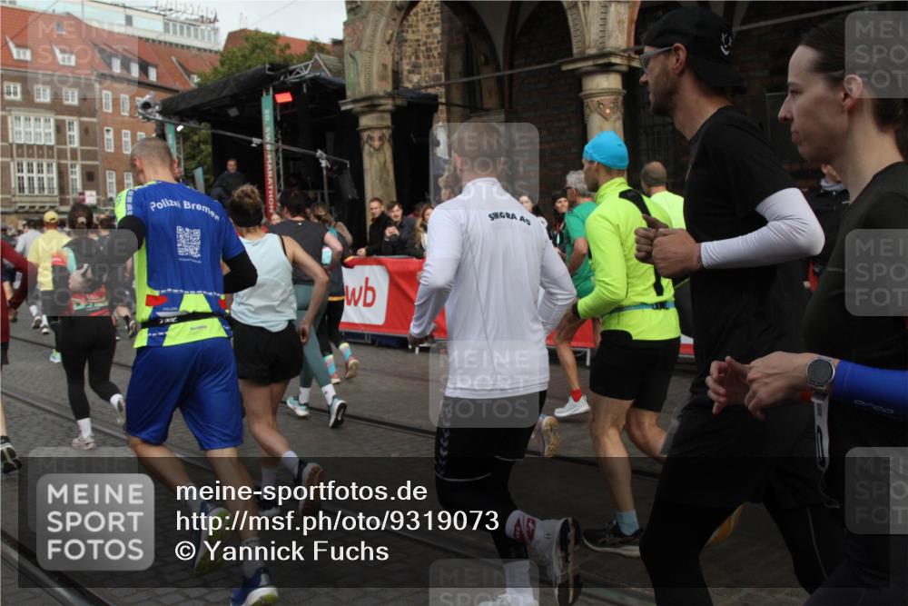 05.10.2025 - 20. swb-Marathon Bremen Yannick Fuchs http://msf.ph/oto/9319073 05.10.2025 11:33:51 Ziel  meine-sportfotos.de
