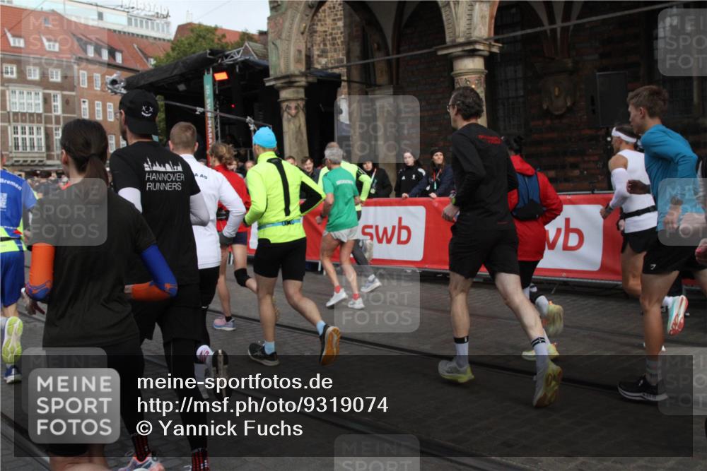 05.10.2025 - 20. swb-Marathon Bremen Yannick Fuchs http://msf.ph/oto/9319074 05.10.2025 11:33:51 Ziel  meine-sportfotos.de