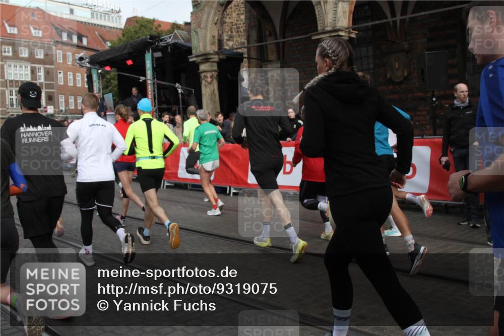 05.10.2025 - 20. swb-Marathon Bremen Yannick Fuchs http://msf.ph/oto/9319075 05.10.2025 11:33:52 Ziel  meine-sportfotos.de