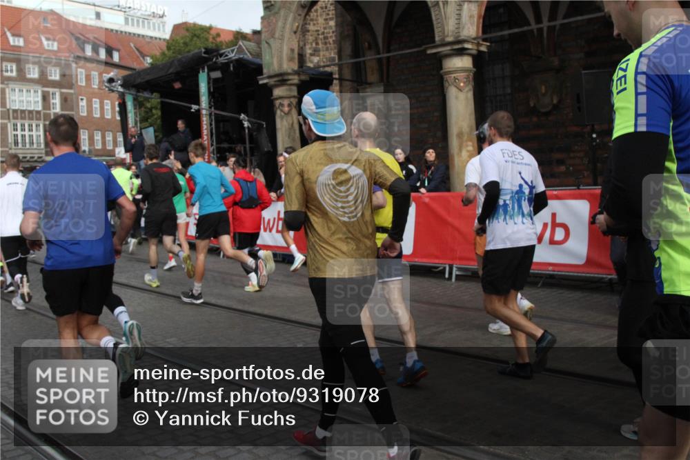 05.10.2025 - 20. swb-Marathon Bremen Yannick Fuchs http://msf.ph/oto/9319078 05.10.2025 11:33:53 Ziel  meine-sportfotos.de
