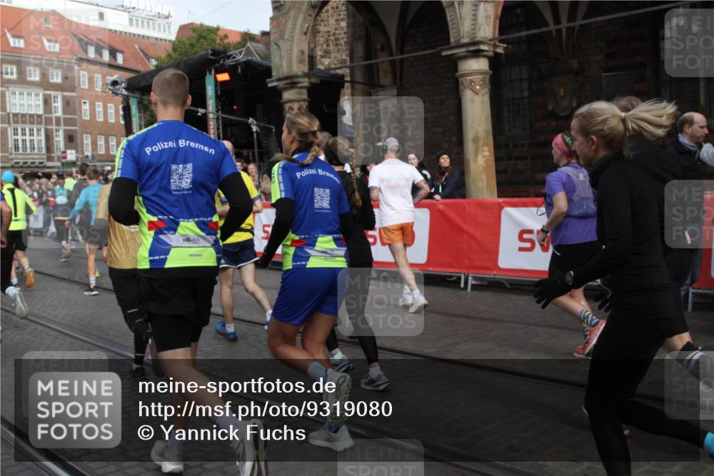 05.10.2025 - 20. swb-Marathon Bremen Yannick Fuchs http://msf.ph/oto/9319080 05.10.2025 11:33:54 Ziel  meine-sportfotos.de