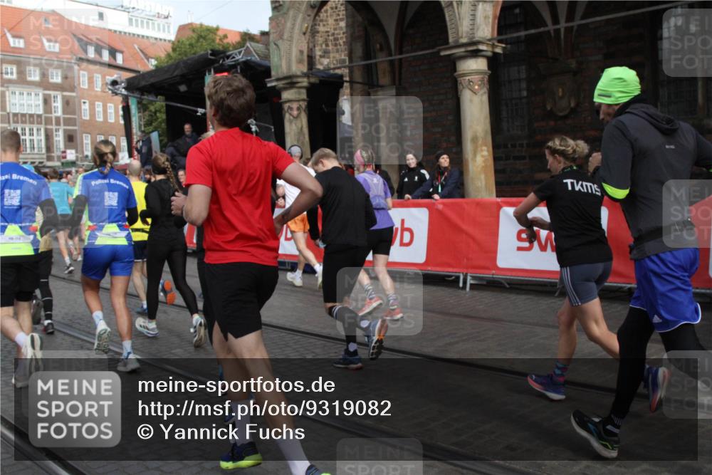 05.10.2025 - 20. swb-Marathon Bremen Yannick Fuchs http://msf.ph/oto/9319082 05.10.2025 11:33:55 Ziel  meine-sportfotos.de