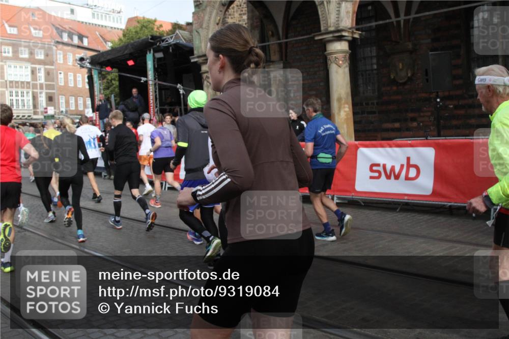 05.10.2025 - 20. swb-Marathon Bremen Yannick Fuchs http://msf.ph/oto/9319084 05.10.2025 11:33:55 Ziel  meine-sportfotos.de