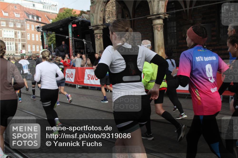 05.10.2025 - 20. swb-Marathon Bremen Yannick Fuchs http://msf.ph/oto/9319086 05.10.2025 11:33:56 Ziel  meine-sportfotos.de
