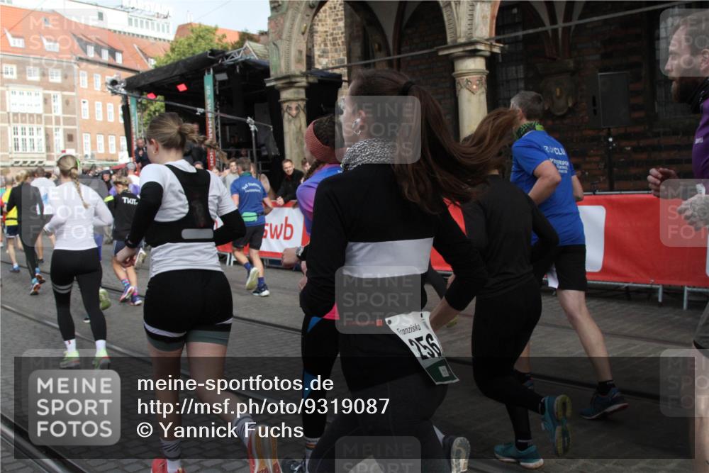 05.10.2025 - 20. swb-Marathon Bremen Yannick Fuchs http://msf.ph/oto/9319087 05.10.2025 11:33:57 Ziel  meine-sportfotos.de