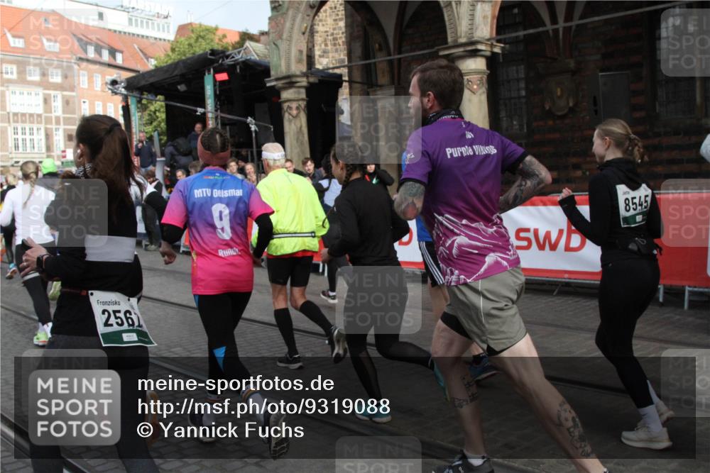 05.10.2025 - 20. swb-Marathon Bremen Yannick Fuchs http://msf.ph/oto/9319088 05.10.2025 11:33:57 Ziel  meine-sportfotos.de