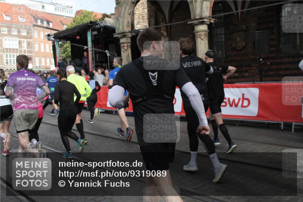 05.10.2025 - 20. swb-Marathon Bremen Yannick Fuchs http://msf.ph/oto/9319089 05.10.2025 11:33:58 Ziel  meine-sportfotos.de