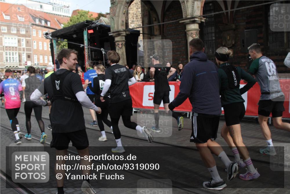 05.10.2025 - 20. swb-Marathon Bremen Yannick Fuchs http://msf.ph/oto/9319090 05.10.2025 11:33:58 Ziel  meine-sportfotos.de