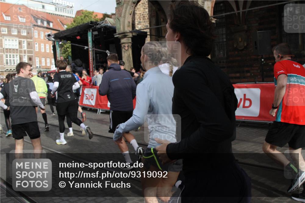 05.10.2025 - 20. swb-Marathon Bremen Yannick Fuchs http://msf.ph/oto/9319092 05.10.2025 11:33:59 Ziel  meine-sportfotos.de