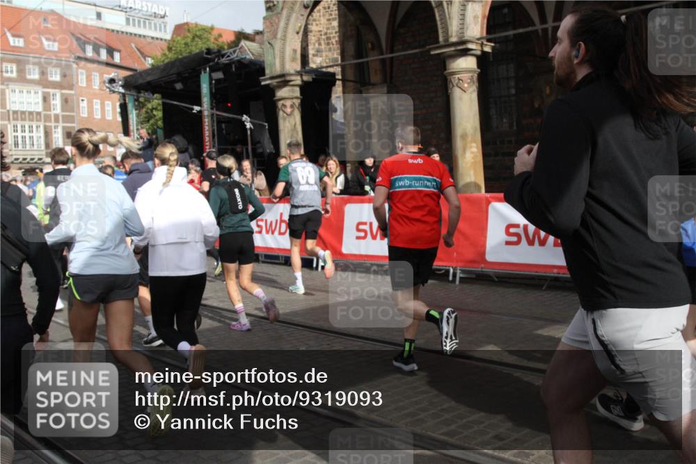 05.10.2025 - 20. swb-Marathon Bremen Yannick Fuchs http://msf.ph/oto/9319093 05.10.2025 11:34:00 Ziel  meine-sportfotos.de
