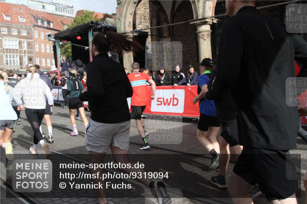 05.10.2025 - 20. swb-Marathon Bremen Yannick Fuchs http://msf.ph/oto/9319094 05.10.2025 11:34:00 Ziel  meine-sportfotos.de