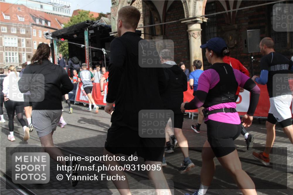 05.10.2025 - 20. swb-Marathon Bremen Yannick Fuchs http://msf.ph/oto/9319095 05.10.2025 11:34:00 Ziel  meine-sportfotos.de