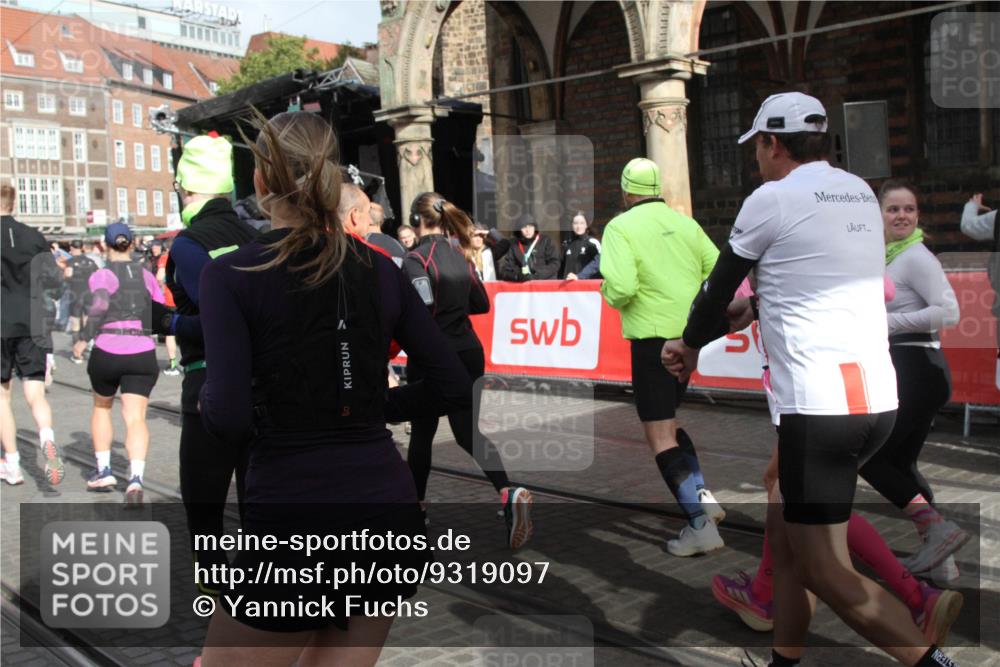 05.10.2025 - 20. swb-Marathon Bremen Yannick Fuchs http://msf.ph/oto/9319097 05.10.2025 11:34:02 Ziel  meine-sportfotos.de