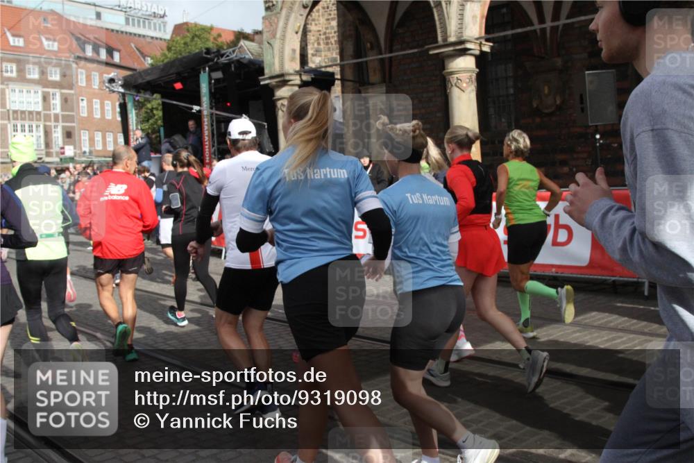 05.10.2025 - 20. swb-Marathon Bremen Yannick Fuchs http://msf.ph/oto/9319098 05.10.2025 11:34:03 Ziel  meine-sportfotos.de