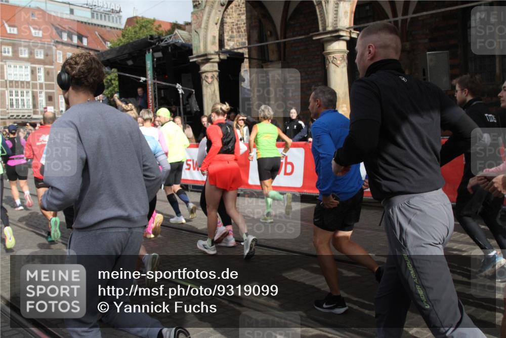 05.10.2025 - 20. swb-Marathon Bremen Yannick Fuchs http://msf.ph/oto/9319099 05.10.2025 11:34:03 Ziel  meine-sportfotos.de