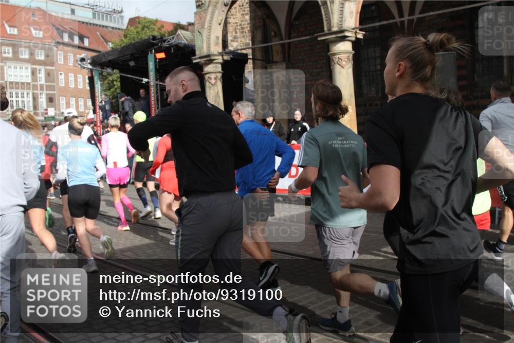 05.10.2025 - 20. swb-Marathon Bremen Yannick Fuchs http://msf.ph/oto/9319100 05.10.2025 11:34:04 Ziel  meine-sportfotos.de