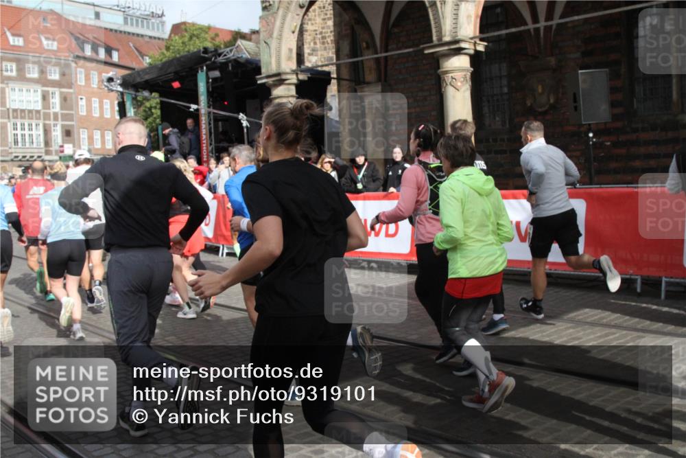 05.10.2025 - 20. swb-Marathon Bremen Yannick Fuchs http://msf.ph/oto/9319101 05.10.2025 11:34:04 Ziel  meine-sportfotos.de