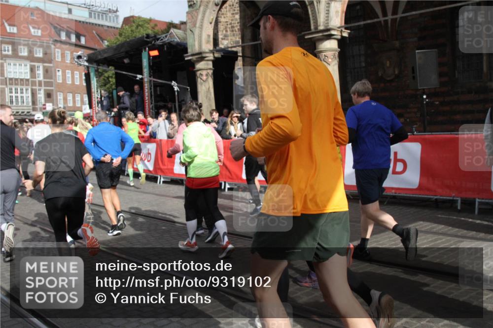 05.10.2025 - 20. swb-Marathon Bremen Yannick Fuchs http://msf.ph/oto/9319102 05.10.2025 11:34:05 Ziel  meine-sportfotos.de