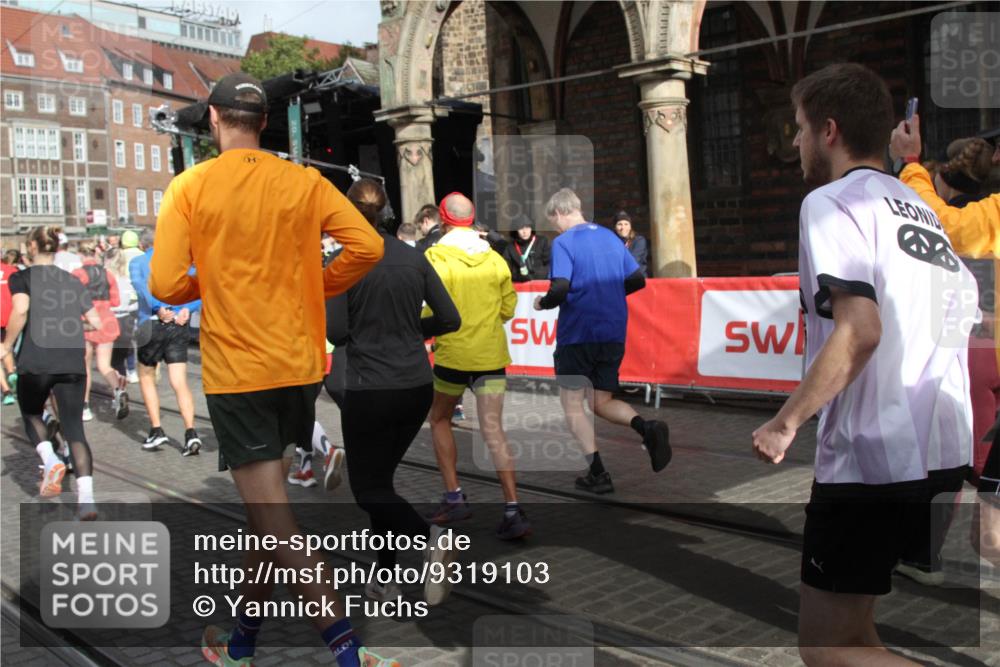 05.10.2025 - 20. swb-Marathon Bremen Yannick Fuchs http://msf.ph/oto/9319103 05.10.2025 11:34:05 Ziel  meine-sportfotos.de