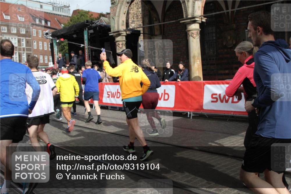 05.10.2025 - 20. swb-Marathon Bremen Yannick Fuchs http://msf.ph/oto/9319104 05.10.2025 11:34:07 Ziel  meine-sportfotos.de