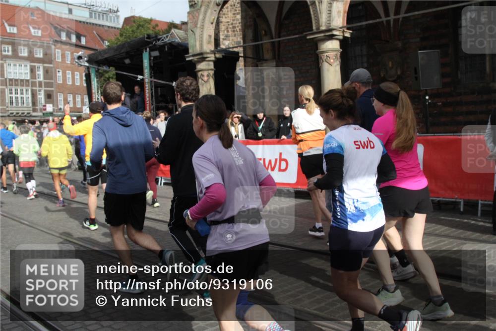 05.10.2025 - 20. swb-Marathon Bremen Yannick Fuchs http://msf.ph/oto/9319106 05.10.2025 11:34:08 Ziel  meine-sportfotos.de