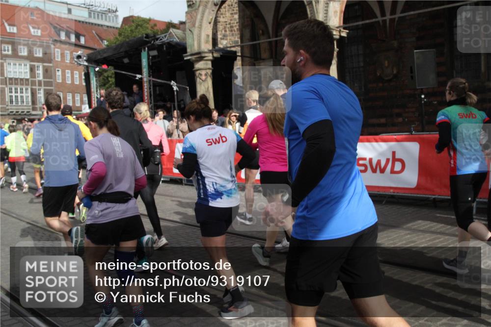 05.10.2025 - 20. swb-Marathon Bremen Yannick Fuchs http://msf.ph/oto/9319107 05.10.2025 11:34:08 Ziel  meine-sportfotos.de