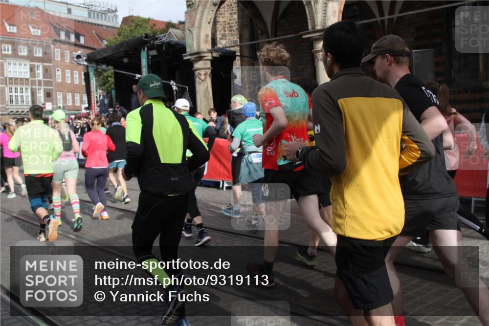 05.10.2025 - 20. swb-Marathon Bremen Yannick Fuchs http://msf.ph/oto/9319113 05.10.2025 11:34:11 Ziel  meine-sportfotos.de