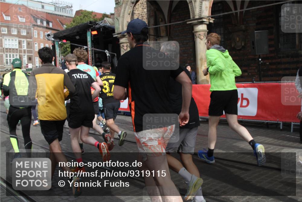 05.10.2025 - 20. swb-Marathon Bremen Yannick Fuchs http://msf.ph/oto/9319115 05.10.2025 11:34:12 Ziel  meine-sportfotos.de
