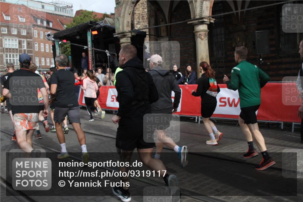 05.10.2025 - 20. swb-Marathon Bremen Yannick Fuchs http://msf.ph/oto/9319117 05.10.2025 11:34:13 Ziel  meine-sportfotos.de