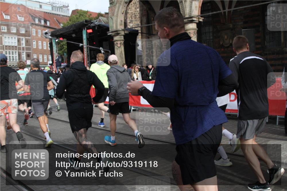 05.10.2025 - 20. swb-Marathon Bremen Yannick Fuchs http://msf.ph/oto/9319118 05.10.2025 11:34:13 Ziel  meine-sportfotos.de