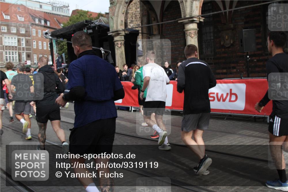 05.10.2025 - 20. swb-Marathon Bremen Yannick Fuchs http://msf.ph/oto/9319119 05.10.2025 11:34:13 Ziel  meine-sportfotos.de