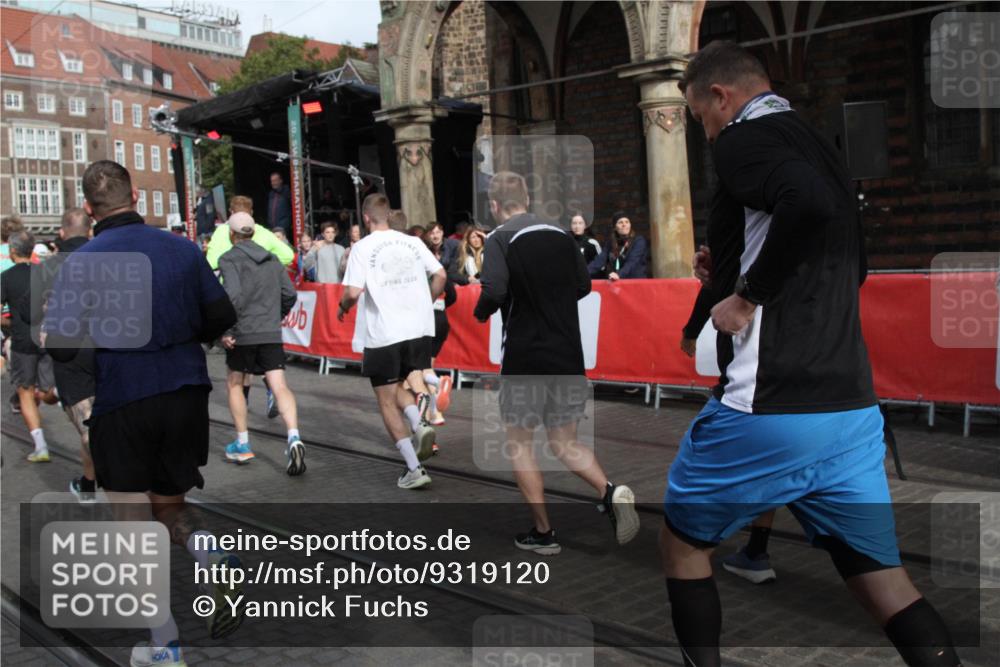 05.10.2025 - 20. swb-Marathon Bremen Yannick Fuchs http://msf.ph/oto/9319120 05.10.2025 11:34:14 Ziel  meine-sportfotos.de