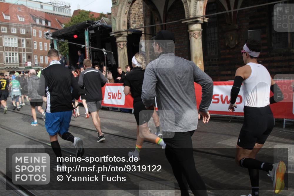 05.10.2025 - 20. swb-Marathon Bremen Yannick Fuchs http://msf.ph/oto/9319122 05.10.2025 11:34:15 Ziel  meine-sportfotos.de
