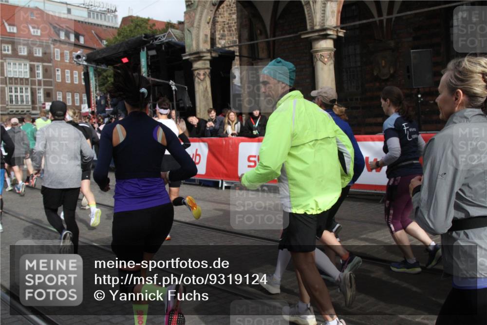 05.10.2025 - 20. swb-Marathon Bremen Yannick Fuchs http://msf.ph/oto/9319124 05.10.2025 11:34:16 Ziel  meine-sportfotos.de