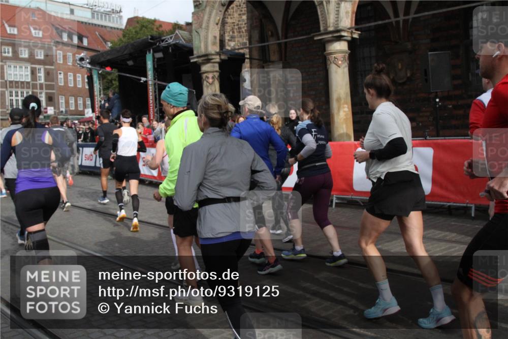 05.10.2025 - 20. swb-Marathon Bremen Yannick Fuchs http://msf.ph/oto/9319125 05.10.2025 11:34:16 Ziel  meine-sportfotos.de