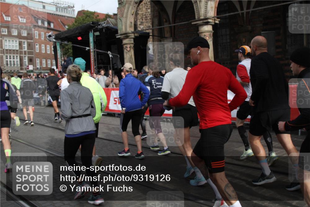 05.10.2025 - 20. swb-Marathon Bremen Yannick Fuchs http://msf.ph/oto/9319126 05.10.2025 11:34:16 Ziel  meine-sportfotos.de