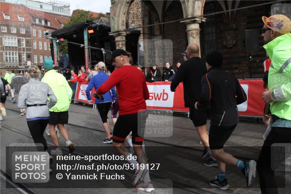 05.10.2025 - 20. swb-Marathon Bremen Yannick Fuchs http://msf.ph/oto/9319127 05.10.2025 11:34:17 Ziel  meine-sportfotos.de